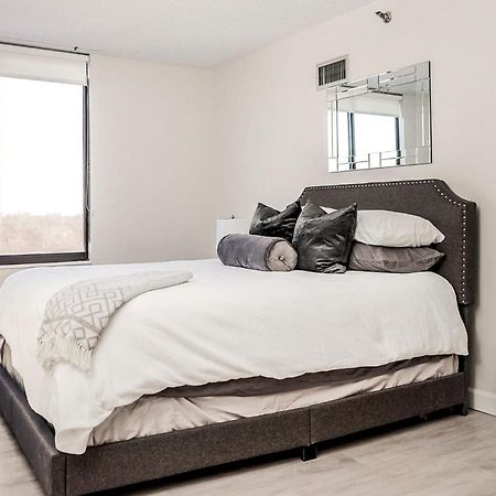 Short Term Rentals At The Park At Trowbridge Senior Community Southfield Exterior photo