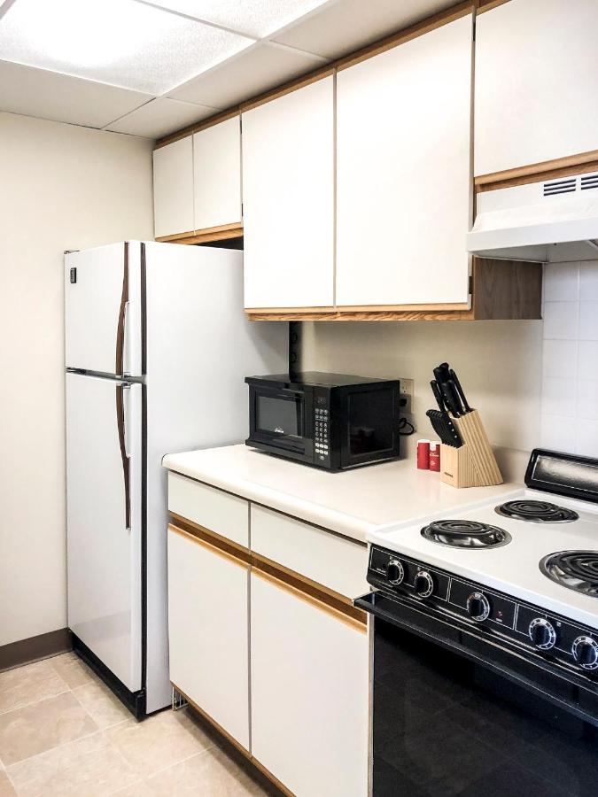 Short Term Rentals At The Park At Trowbridge Senior Community Southfield Exterior photo