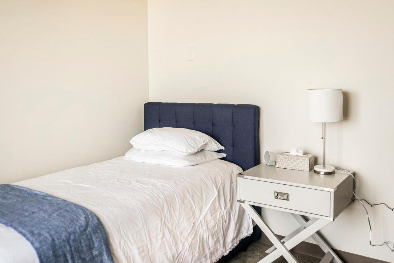 Short Term Rentals At The Park At Trowbridge Senior Community Southfield Exterior photo