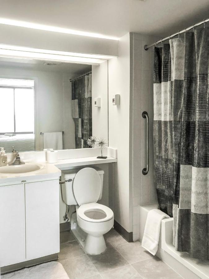 Short Term Rentals At The Park At Trowbridge Senior Community Southfield Exterior photo