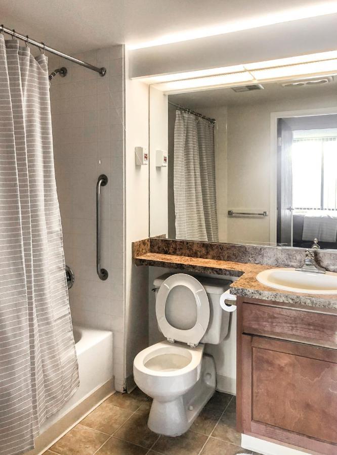 Short Term Rentals At The Park At Trowbridge Senior Community Southfield Exterior photo