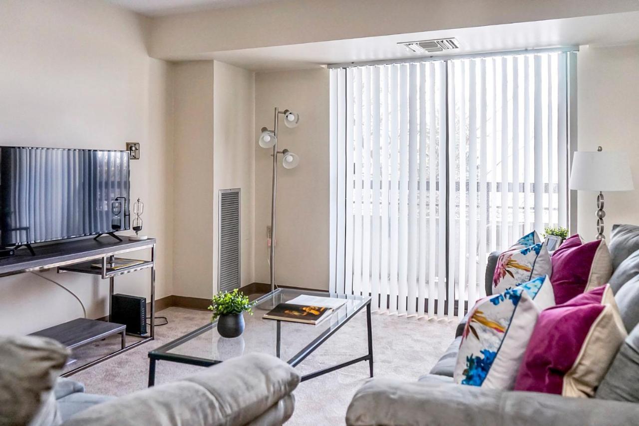 Short Term Rentals At The Park At Trowbridge Senior Community Southfield Exterior photo